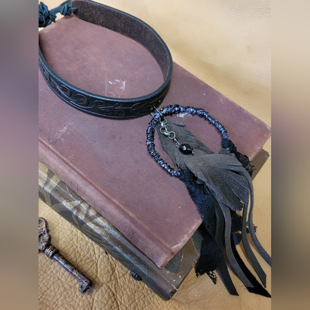 Bohemian Hippie Tooled Leather Choker Necklace With Suede Feather & Amethyst - Picture 11 of 12